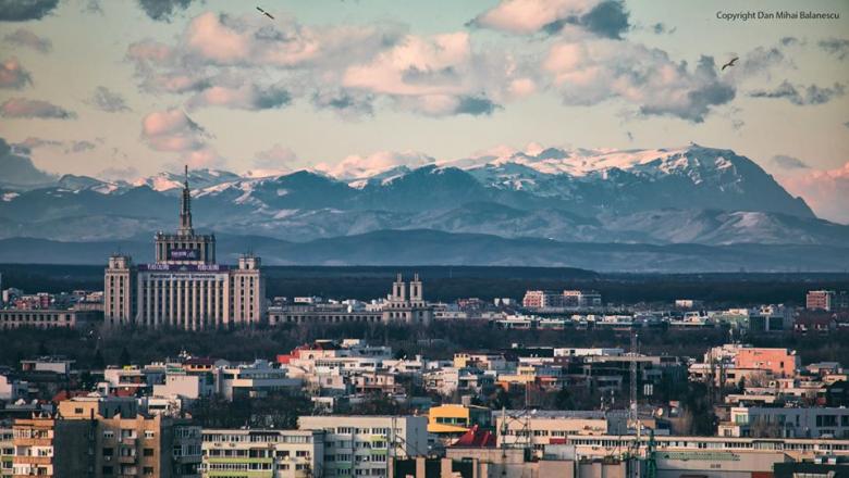 Muntii Bucegi Văzuți Din București